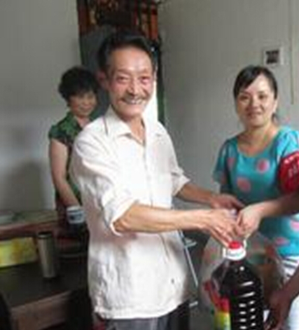 康澤園服務中心組織關(guān)懷軍民活動