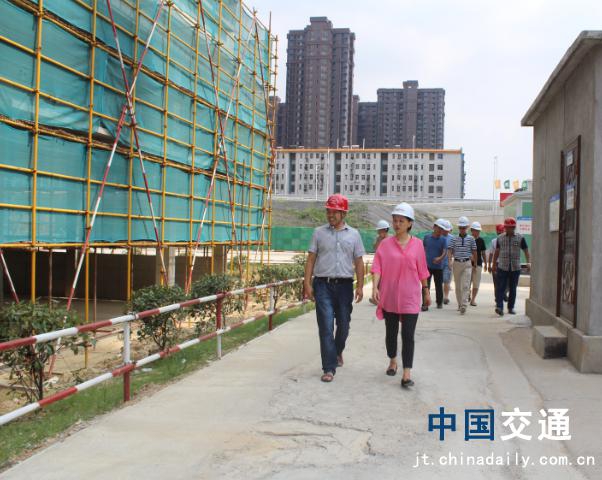 南昌市質(zhì)監(jiān)站領導蒞臨象湖隧道、九洲高架安置房項目檢查指導工作