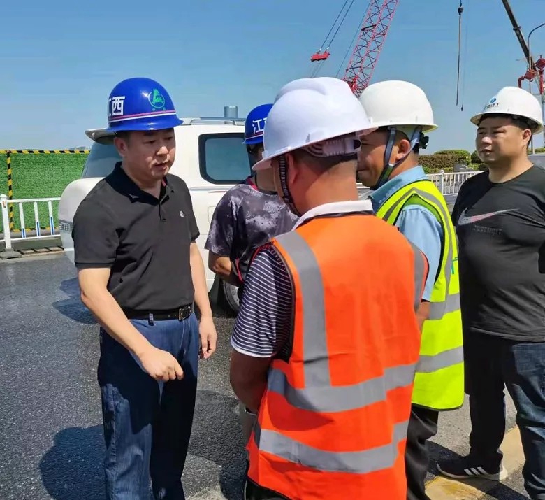 羅輝到沿江中北大道快速路改造工程、真君路隧道工程項(xiàng)目檢查工作