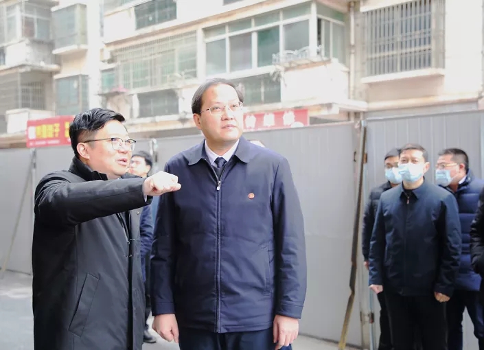 南昌縣委書(shū)記、小藍(lán)經(jīng)開(kāi)區(qū)管委會(huì)主任陳翔走訪慰問(wèn)南外環(huán)高速項(xiàng)目